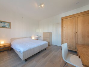 3 bedrooms, travel crib, free WiFi