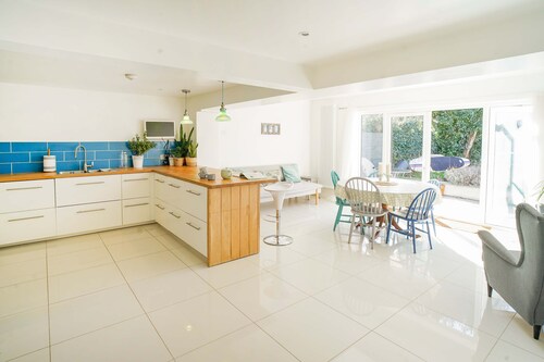 Seashells - 4 Bed - 2 Bath - Nr Beach - Sleeps 7