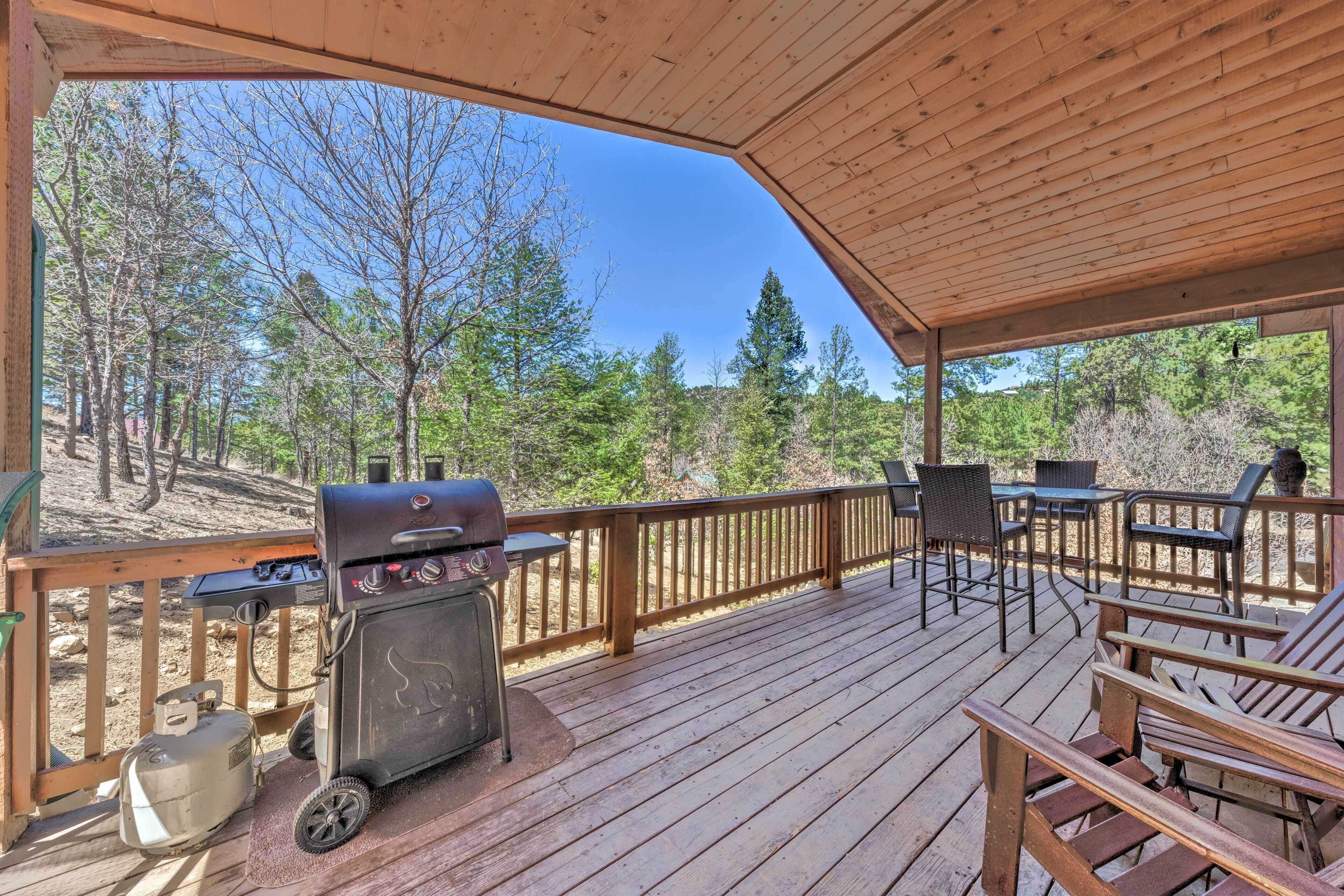 Stunning Ruidoso Cabin w/ Private Hot Tub!