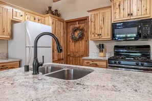 Cookware/dishes/utensils