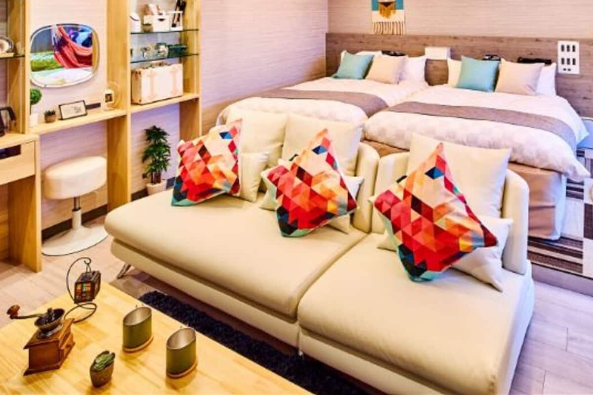 Family Double Room, 4 Bedrooms, Non Smoking | Langsir/tirai gelap terus, kalis bunyi, Wi-fi, cadar katil