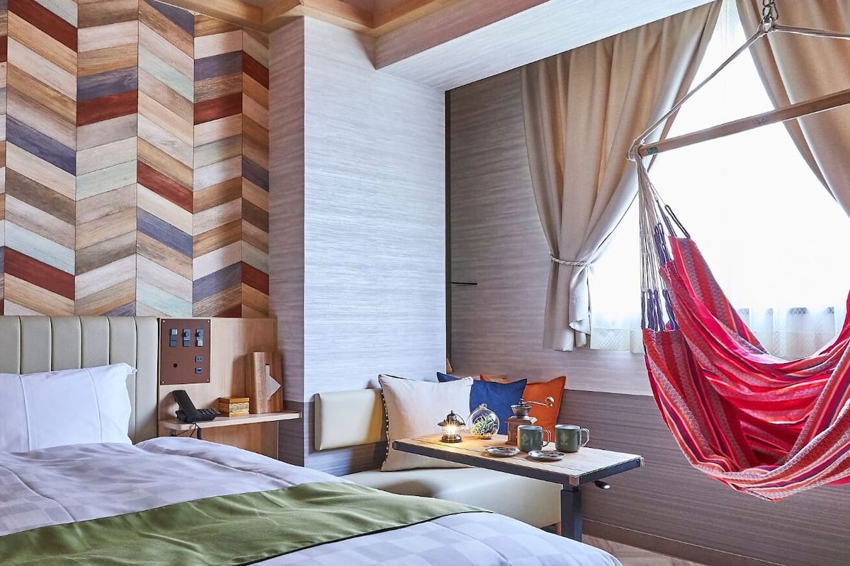 Comfort Room, 1 Queen Bed, Non Smoking | 1 bedroom, blackout drapes, soundproofing, WiFi