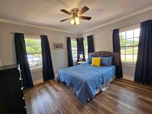 3 bedrooms, desk, iron/ironing board, travel crib
