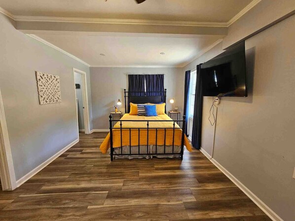 3 bedrooms, desk, iron/ironing board, travel cot
