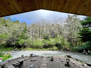 Property grounds - Peaceful Forest Cottage with Hot Tub  Near Beach+Twin Rocks  Family&Pet Friendly (Rockaway Beach)
