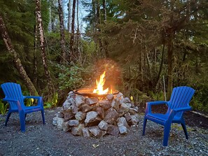 Property grounds - Peaceful Forest Cottage with Hot Tub  Near Beach+Twin Rocks  Family&Pet Friendly (Rockaway Beach)