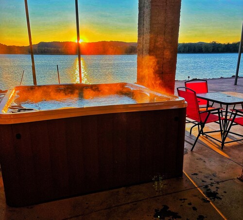 Mississippi River Front Property with amazing views!