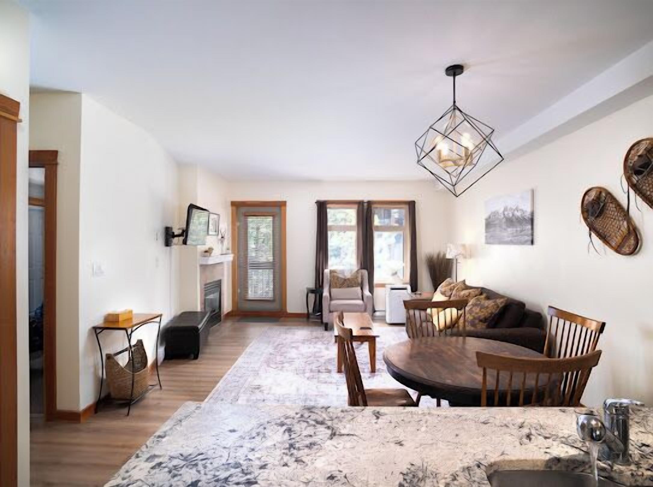 Beautiful 2 Bedroom Condo In The Heart Of The Rocky Mountains - Canmore
