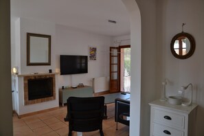 Télévision, cheminée