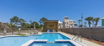 Best hidden location on paradise island. Pool & Spa.