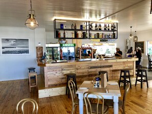 Restaurant - Beach Break Guest Houses and Villas (Cape Saint Francis)