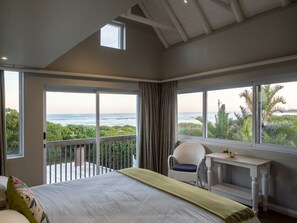 Room - Beach Break Guest Houses and Villas (Cape Saint Francis)