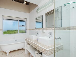 Premier Villa | Bathroom
