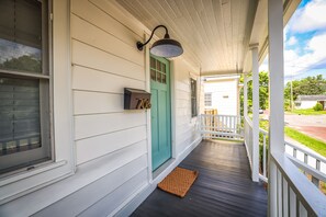 Exterior detail - Coastal Downtown Cottage near Historic Downtown Wilmington, NC (Wilmington)
