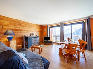 TV - Lovely apartment for 6 guests with WIFI, pool, TV and balcony (Le Corbier)