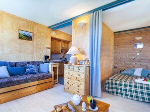 1 bedroom, travel crib, WiFi, bed sheets