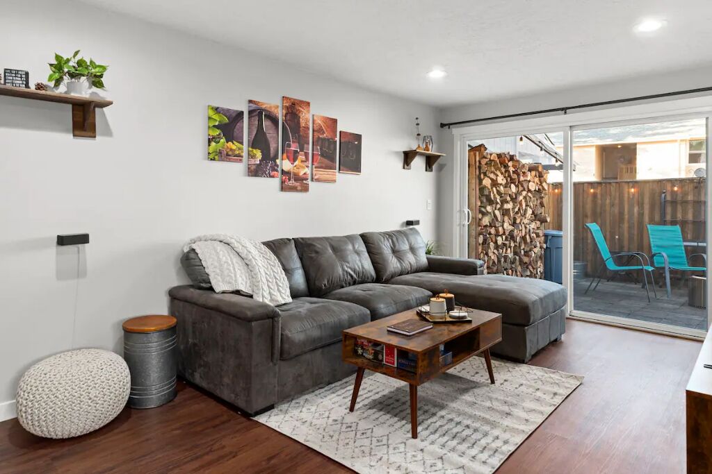 Smart TV, chimenea, estéreo y impresora 