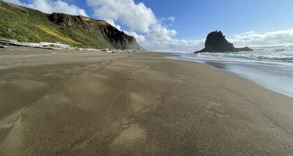 River Rock Beach House, Irish Beach private access