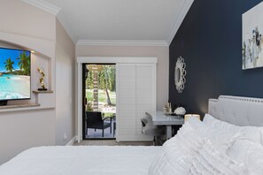 2 camere, una scrivania, ferro/asse da stiro, culla da viaggio