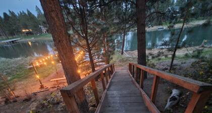 Riverfront Cabin - Sunriver/Mt.Bachelor, HotTub, Pet Friendly!