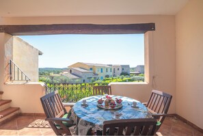 Outdoor dining - Il Borgo D10 700m From The Beach, Porto San Paolo, Italy (Porto San Paolo)