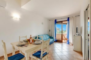 Dining - Il Borgo Ben 700m From The Beach, Porto San Paolo, Italy (Porto San Paolo)