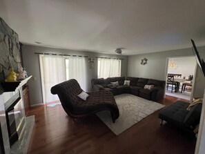 Téléviseur connecté, foyer, Netflix, Hulu