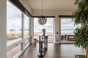 Interior - Bandon Beach - Ocean View, Hot Tub & Beach Access (Bandon)