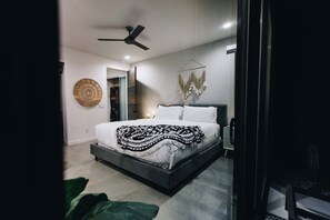 3 bedrooms, desk, travel crib, WiFi