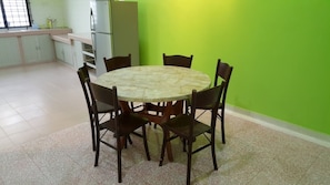 Family Villa, 5 Bedrooms, Garden View | In-room dining