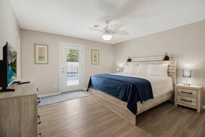 3 bedrooms, WiFi, bed sheets - Spacious Dog Friendly Home w/ Full Sized Pool - Game Room In Garage- 3BR, 2BTH, (Oak Island)
