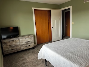 2 chambres, fer et planche à repasser, accès au Wi-Fi (inclus)
