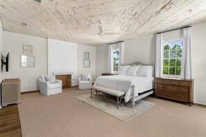 5 bedrooms, iron/ironing board, WiFi, bed sheets