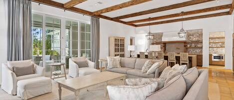 TV, lareira, mesa de pingue-pongue, videoteca