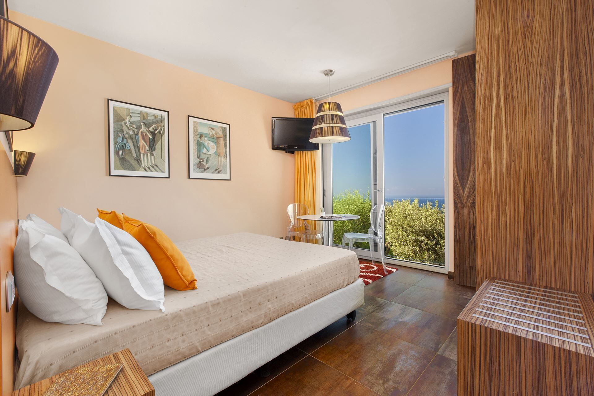 12 Schlafzimmer, WLAN