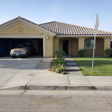 Exterior. Peaceful Home - 7 minutes from empire polo club