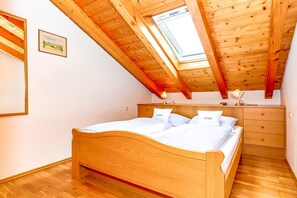 2 bedrooms, internet, bed sheets
