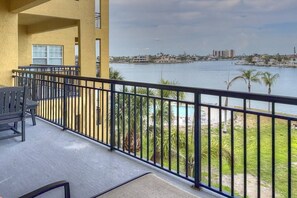 Property grounds - Waterfront Views. Pool & Hot Tub, Great Beach Just Across the Street! Next to grocery store. (Treasure Island)