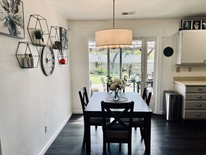 Dining - Home and Garden in Sunny Fortuna! (Fortuna)