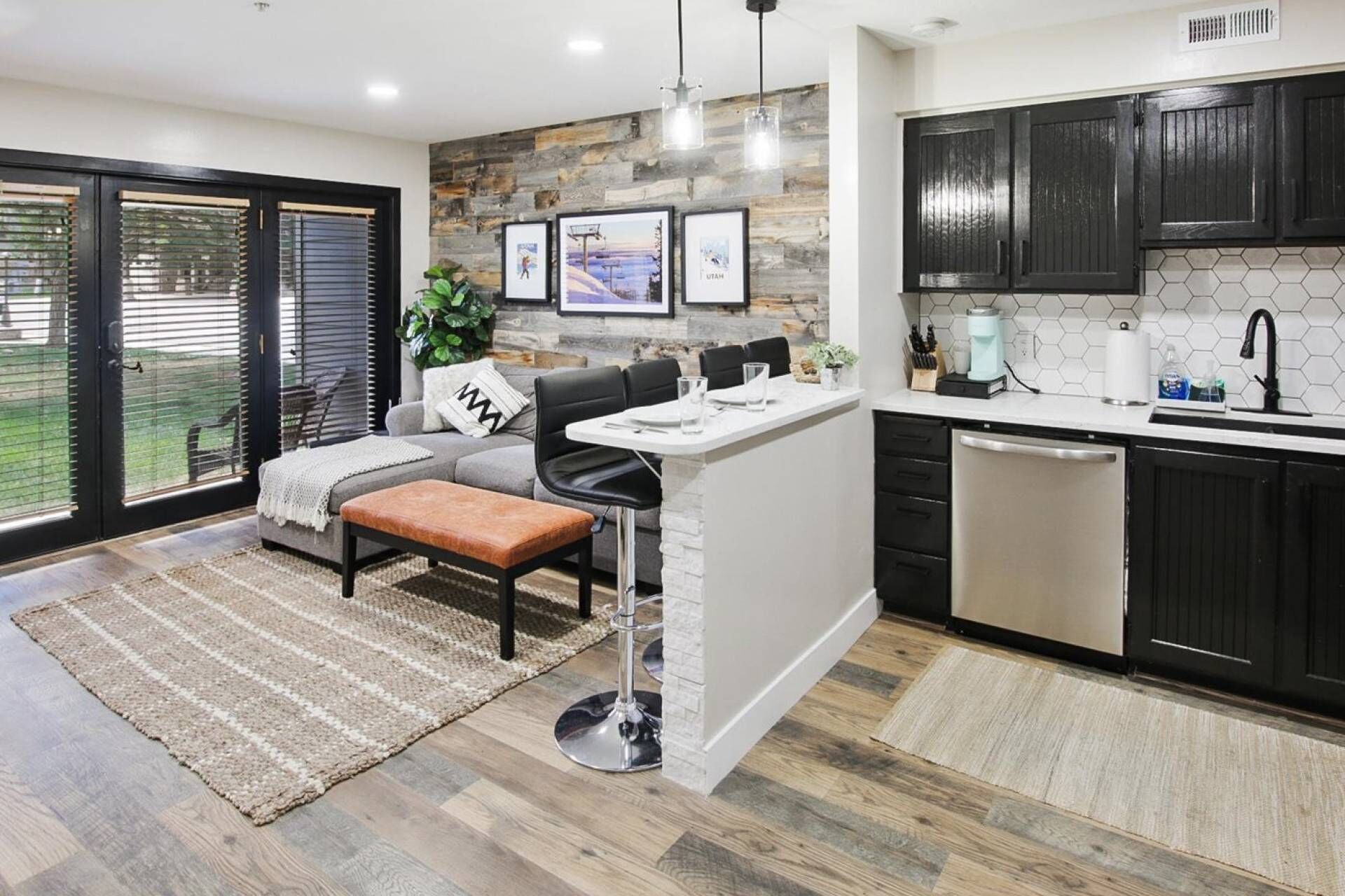 Mountain condo near Pineview Reservoir and ski resorts, perfect for year-round outdoor adventures!