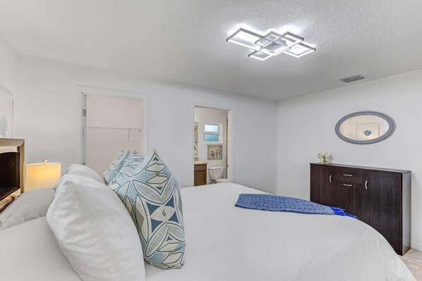 4 bedrooms, desk, iron/ironing board