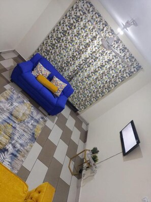 Living area - Stay.Plus Beach Road Apartment (Mombasa)