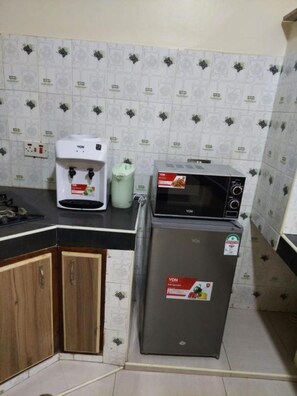 Apartment, 2 Bedrooms | Private kitchen | Fridge, microwave, blender, cookware/dishes/utensils - Stay.Plus Beach Road Apartment (Mombasa)