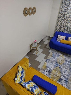Living area - Stay.Plus Beach Road Apartment (Mombasa)