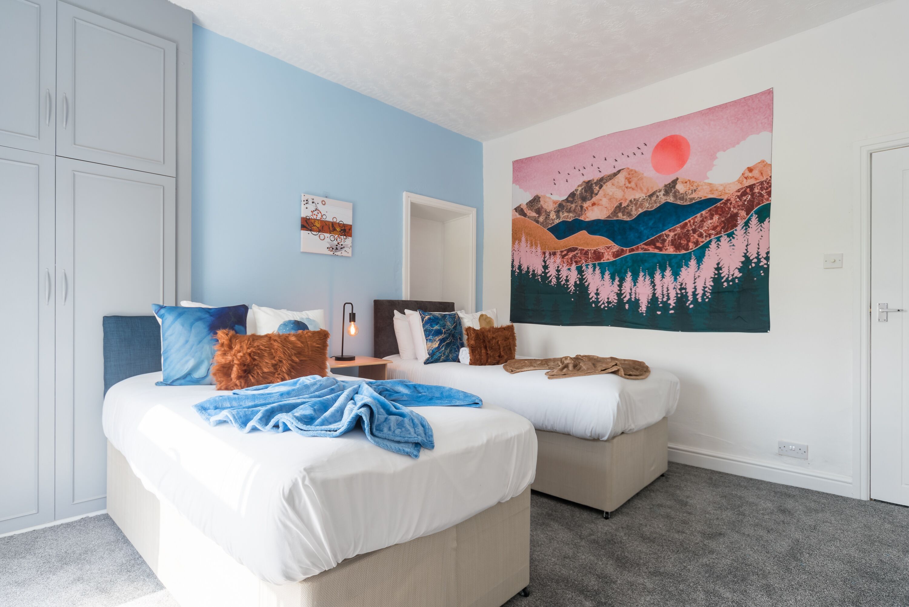 3 chambres, fer et planche à repasser, Wi-Fi, draps fournis