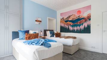 3 bedrooms, iron/ironing board, WiFi, bed sheets