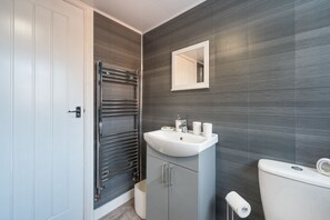 Combined shower/tub, hair dryer, towels, soap