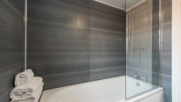 Combined shower/bathtub, hair dryer, towels, soap
