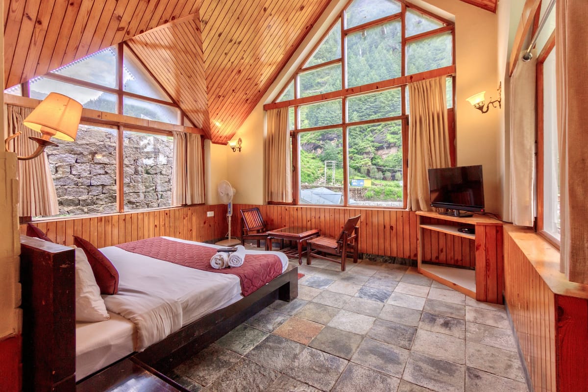 Luxury Cottage, 2 Bedrooms | 1 bedroom, premium bedding, free WiFi, bed sheets