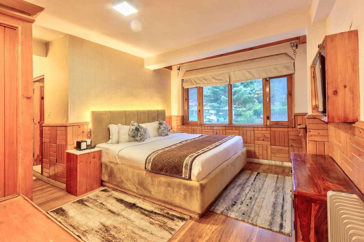 Premium Penthouse | 1 bedroom, premium bedding, free WiFi, bed sheets